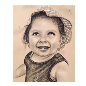 Handgezeichnetes Kinderporträt eines lächelnden Babys mit Hut, erstellt nach einer Fotovorlage.