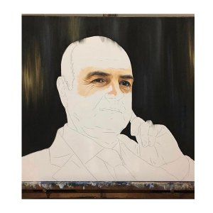 Erste Phase eines handgemalten Ölporträts: Skizzierung und Farbauftrag auf Leinwand von Ferhat Tursun.