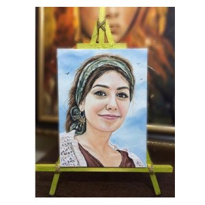 Kleines Frauenporträt als Ölgemälde auf einer Mini-Staffelei, handgemalt nach Fotovorlage von Ferhat Tursun.