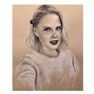 Stilvolle Porträtzeichnung einer Frau mit Fokus auf detailliertes Make-up von Künstler Ferhat Tursun.