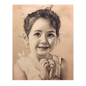 Handgezeichnetes Kinderporträt eines lächelnden Mädchens von Künstler Ferhat Tursun.